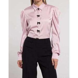 NEW GENERATION LOVE arly bow blouse in powder pink/black